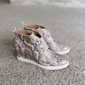 Linea Paolo Felicia III Wedge Sneaker size 9